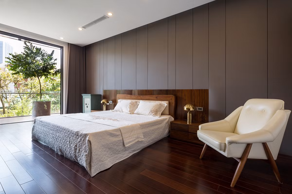 Vườn cây và không gian ngoài trời tạo ra dây chuyền công năng chặt chẽ và khai thác tối đa ánh sáng tự nhiên.