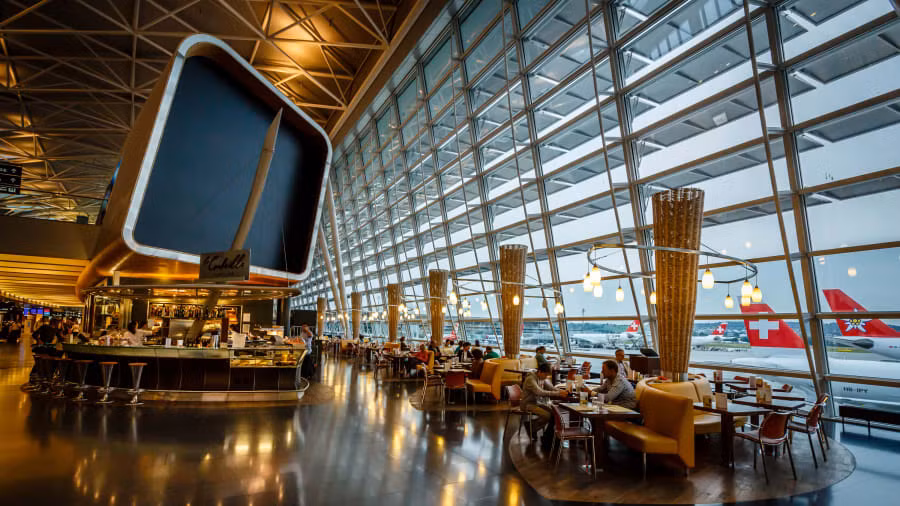 Giữa đại dịch, sân bay Zurich ở Thụy Sĩ có thêm một cơ sở test COVID-19 trước chuyến bay.