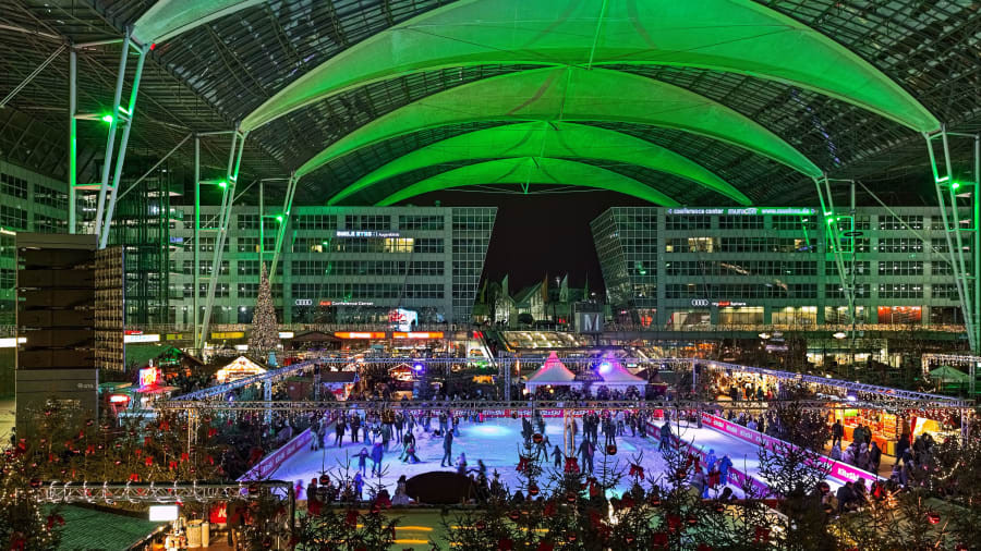 Sân bay Munich là sân bay bận rộn thứ hai của Đức. Munich đạt điểm cao về tổ chức và độ sạch sẽ.