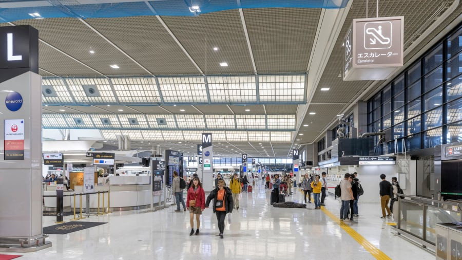 Sân bay quốc tế Narita của Tokyo là sân bay Nhật Bản thứ hai lọt vào danh sách top 10. Những tiện nghi như phòng chờ cao cấp có một khách sạn, các phòng ngủ trưa...giúp Narita lọt vào vị trí thứ 5 trong danh sách này.