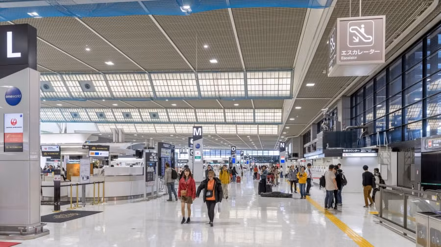 Sân bay quốc tế Narita của Tokyo là sân bay Nhật Bản thứ hai lọt vào danh sách top 10. Những tiện nghi như phòng chờ cao cấp có một khách sạn, các phòng ngủ trưa...giúp Narita lọt vào vị trí thứ 5 trong danh sách này.