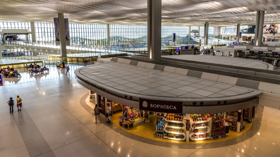 Sân bay Quốc tế Hồng Kông duy trì vị trí top 10 trong năm nay, nhưng đã giảm 4 hạng từ Top 6 xuống Top 10. Khách nghỉ tại sân bay đánh giá cao các phòng chờ cao cấp, đầy đủ tiện nghi như phòng ngủ trưa. Nguồn ảnh: Getty Image