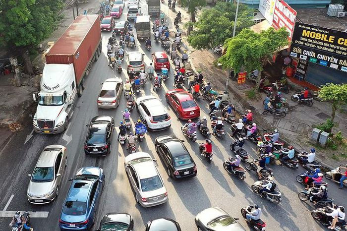 Ha Noi: Nhon nhip ben trong, siet chat cua ngo