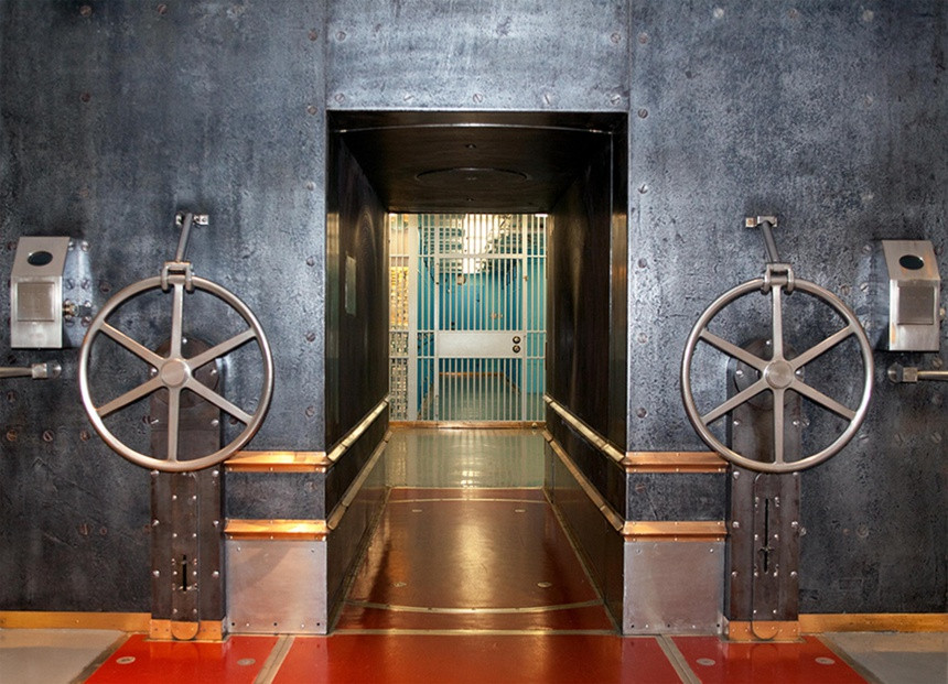 Du khách có thể đăng ký tour tham quan miễn phí có hướng dẫn viên ở đây, với số lượng giới hạn (180 người/ngày). Ảnh: Reuters.