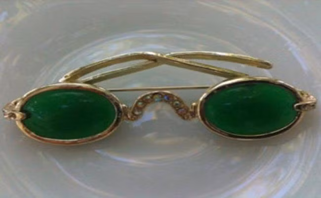 Mặc dù có giá 200.000 USD (4,61 tỷ đồng) nhưng chiếc kính râm ngọc lục bảo Shiels Emerald luôn được giới siêu giàu “săn lùng” ngay khi vừa bán ra.
