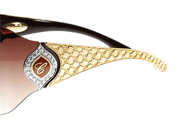 Chiếc kính Chopard này đã được rất nhiều người giàu có đặt mua dù mức giá cáo gấp mấy lần một chiếc Ferrari FF.