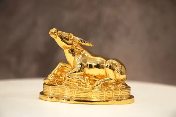 Trong số các vật dụng may mắn được chọn mua đầu năm, đồ phong thủy là món đồ cũng được nhiều người ưa thích. Ảnh: Internet