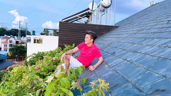 Trước đó, chia sẻ về những cây trồng trong vườn, Đàm Vĩnh Hưng cho biết anh có một phương châm là mọi thứ phải tạo cảm giác tự nhiên, nên thơ nhất có thể.