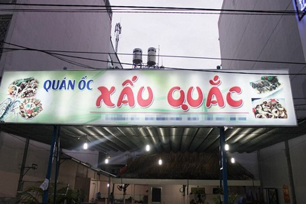 Không cần mĩ miều, quán ốc Xấu Quắc chắc chắn thu hút đông đảo khách hàng. Ảnh: Thethaovanhoa