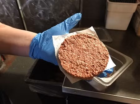 Đến nay, Singapore là quốc gia đầu tiên cho phép bán thịt ‘nhân tạo’. Ảnh minh họa.