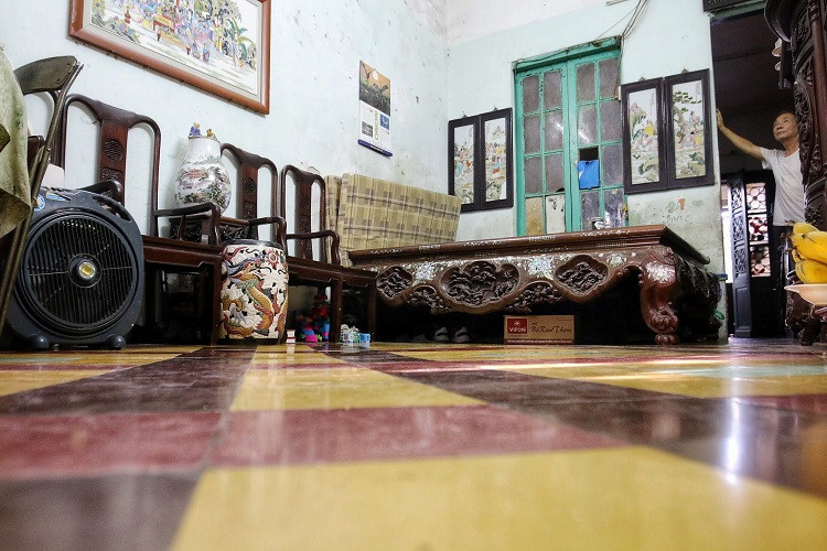 Ngôi nhà được xây dựng dựa trên ý tưởng từ lối kiến trúc Pháp, gồm 3 tầng, 12 phòng, tổng diện tích 200m2. Ảnh: Dân Việt.