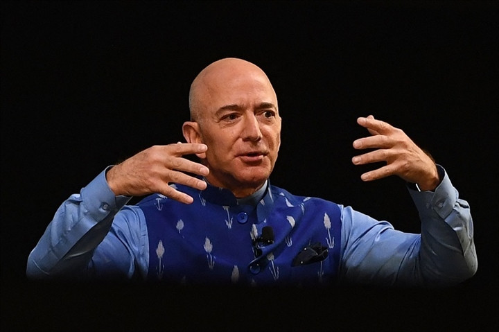 Khối tài sản của tỷ phú Jeff Bezos chủ yếu bao gồm lượng cổ phần khổng lồ của Amazon và nhiều loại tài sản khác.