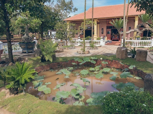 Trước đó, năm 2020, Lý Nhã Kỳ từng gây xôn xao khi xây dựng ngôi biệt phủ triệu đô, rộng 10.000m2 để tặng mẹ nhân dịp lễ Vu Lan. Ảnh: FBNV