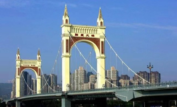 Chiếc cầu liên hiệp Thiểm Tây bị ném đá vì xây dựng theo phong cách nửa nạc nửa mỡ, Âu không ra Âu, ta không ra ta.