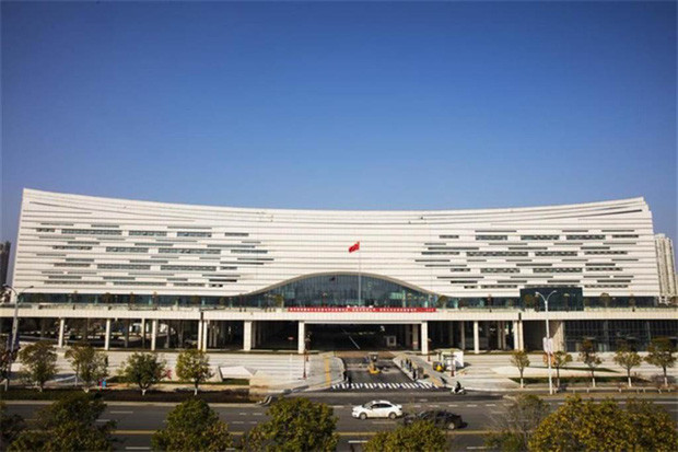 Dù được đầu tư tới hơn 3.000 tỷ đồng nhưng thư viện Giang Tây (Trung Quốc) vẫn mất điểm vì nhìn rất "rối mắt".