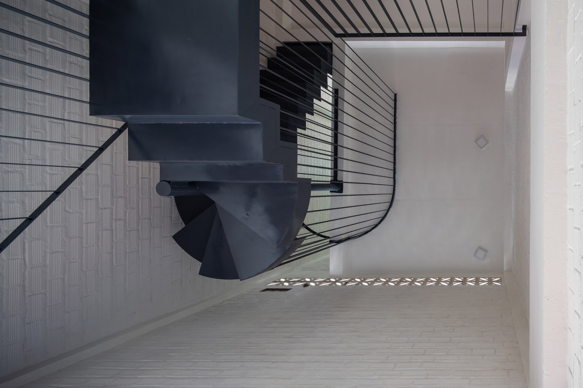 Giải pháp cho một ngôi nhà nhỏ là cho mượn mặt bằng thay vì chia ngôi nhà thành những không gian nhỏ. Nhờ đó, chi phí xây dựng được tiết kiệm đáng kể. Nguồn ảnh: Quang Tran