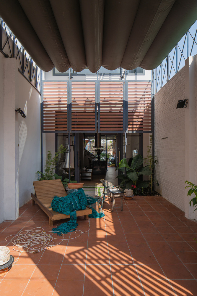 Nó đồng thời tạo ra một nơi vui chơi cho các em nhỏ.