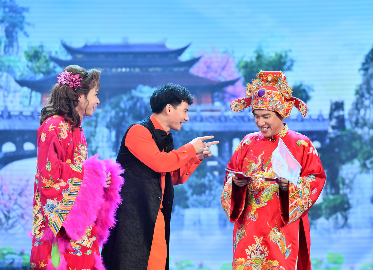 NTK cho hay, năm nay, anh thiết kế trang phục cho các Táo với phong cách thiết kế mới lạ, freestyle, có sự giao thoa giữ tính truyền thống và nét hiện đại.