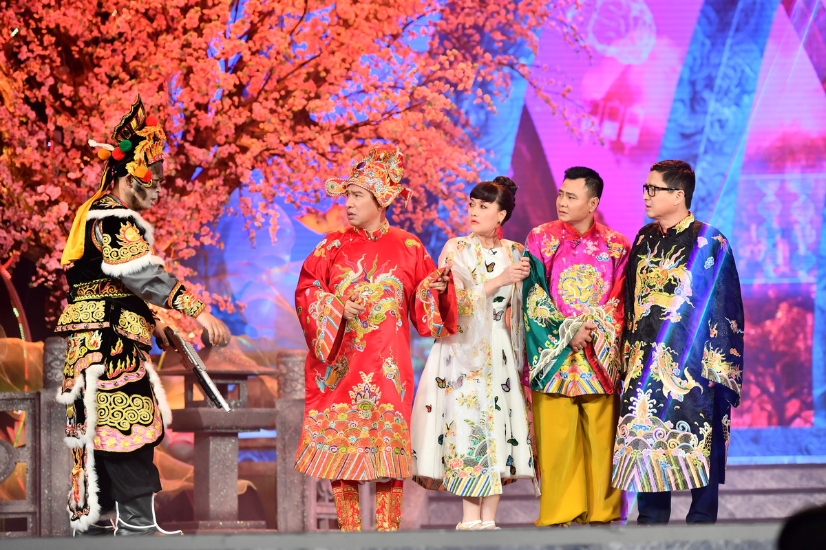 Táo Kinh Tế do NSƯT Quang Thắng diễn xuất. Năm qua dù dịch bệnh khó khăn nhưng Chính phủ vẫn quyết tâm giữ sự ổn định kinh tế và phát triển của đất nước. Chính vì thế, tạo hình nhân vật này duy nhất trong dàn Táo mặc nguyên bộ trang phục Táo từ đầu tới cuối trong những buổi chầu, điều đó chứng tỏ sự phát triển kinh tế vững mạnh của đất nước, gam màu đỏ thể hiện sự chiến thắng và mạnh mẽ.