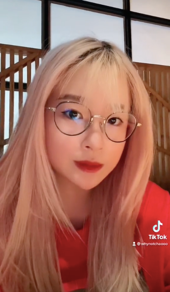 Dịp sinh nhật 18 tuổi hồi tháng 6 vừa qua, Châu Anh khiến dân tình lác mắt khi nhận được món quà là chiếc iPad đời mới nhất ngay khi thức dậy. Sau đó, Chao đi ăn trưa tại một nhà hàng sushi cao cấp ở Hà Nội. Ảnh: Tiktok