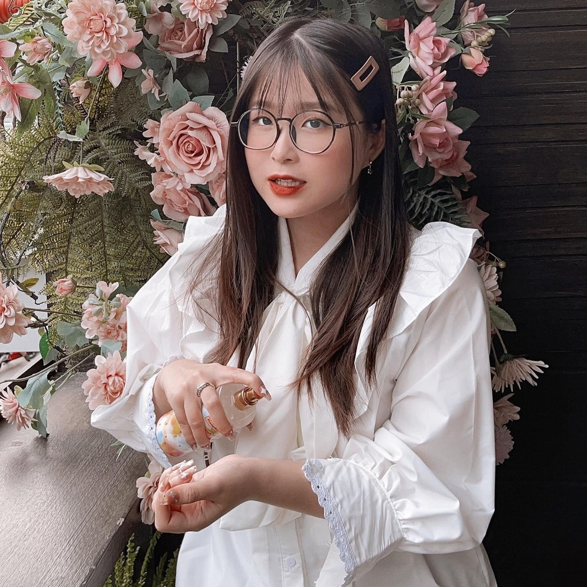 Chao - Châu Anh (sinh 2003) là rich kid nổi trên mạng xã hội nhờ loạt clip tự quay, khoe cuộc sống thường ngày của mình. Ấn tượng đầu tiên của mọi người về Chao là xinh xắn, dễ thương và rất giàu. Ảnh: yeah1