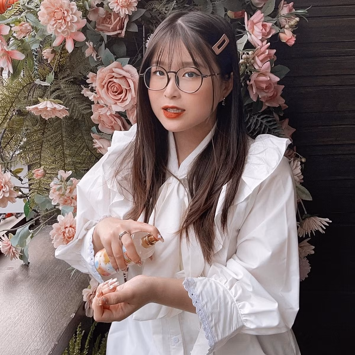 Chao - Châu Anh (sinh 2003) là rich kid nổi trên mạng xã hội nhờ loạt clip tự quay, khoe cuộc sống thường ngày của mình. Ấn tượng đầu tiên của mọi người về Chao là xinh xắn, dễ thương và rất giàu. Ảnh: yeah1