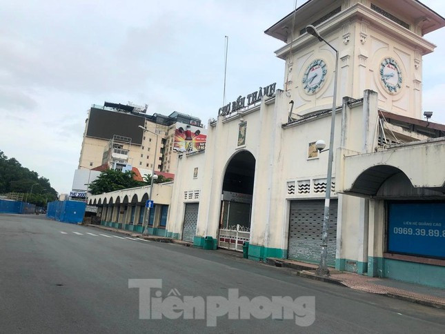 Chợ Bến Thành - biểu tượng của TPHCM tạm ngưng hoạt động nhiều ngày nay.