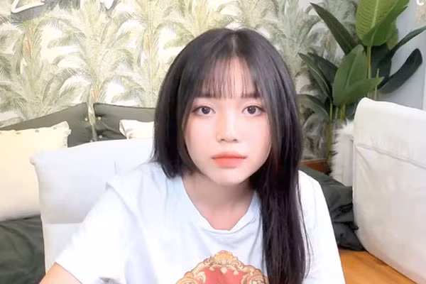 Chưa hết, nữ streamer còn có nguồn thu nhập đến từ việc các nhãn hàng thời trang, mỹ phẩm công nghệ và game nổi tiếng mời quảng cáo. Ảnh: Tintuconline