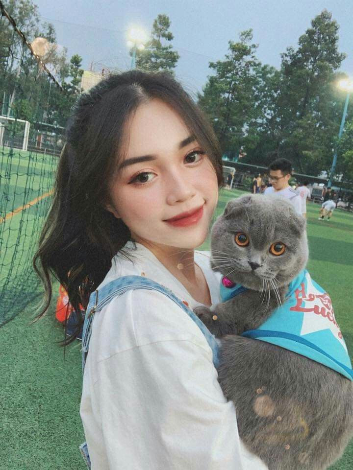 Trước đây, nữ streamer tiết lộ từng từ chối hợp đồng livestream 18.000 USD/tháng (hơn 400 triệu đồng) với nền tảng nọ. Cô giải thích bản thân từ chối đơn giản vì thấy rằng mức thu nhập đó vẫn còn thấp. Ảnh: Printest