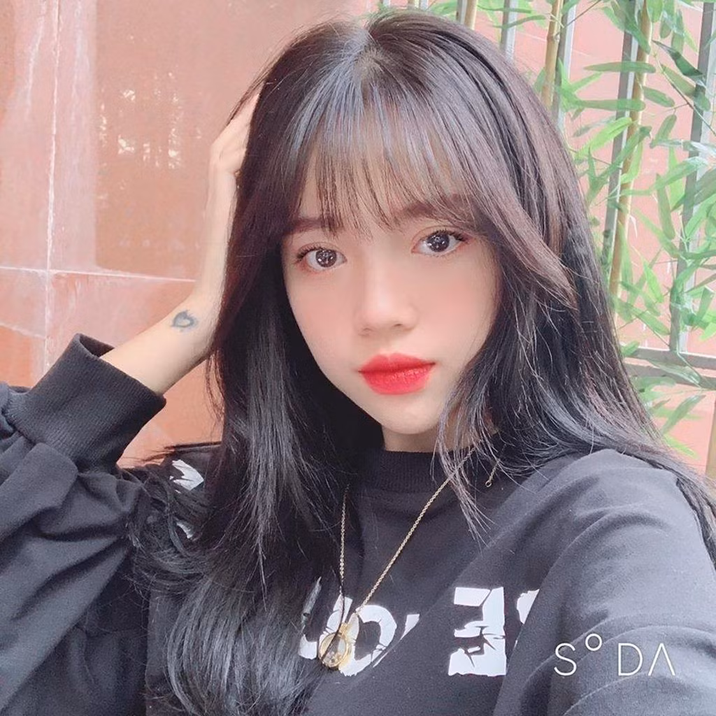 Nữ streamer Linh Ngọc Đàm hiện đang ký hợp đồng với Nimo TV. Theo nguồn tin nội bộ, số tiền mỗi tháng nền tảng chi trả cho cô nàng hơn 600 triệu đồng/tháng. Ảnh: One Esports