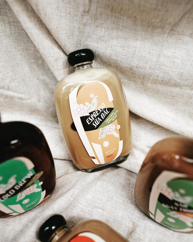 Cà phê tươi đóng chai ship tận nhà là lựa chọn của nhiều tín đồ cà phê trong những ngày phải ngồi yên tại chỗ vì dịch bệnh. Ảnh: Facebook