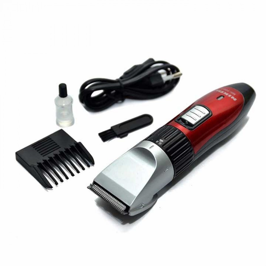 Trên thị trường, thiết bị tông đơ cắt tóc được bày bán rộng rãi với đủ chủng loại, dao động từ 70.000 đến 350.000 đồng/bộ. Ảnh: Shopee