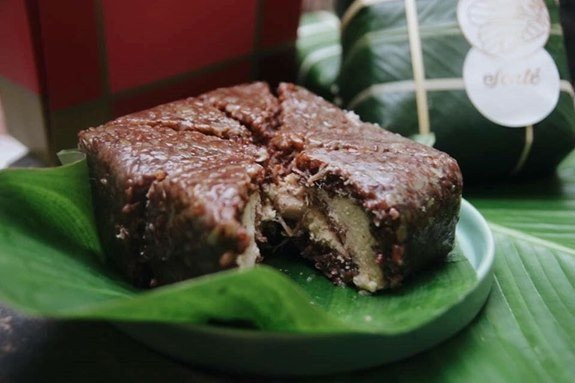 Được quảng cáo "ăn không lo béo", bánh chưng gạo lứt đang được nhiều chị em Hà thành đặt mua về ăn Tết Tân Sửu 2021. Ảnh: Facebook.