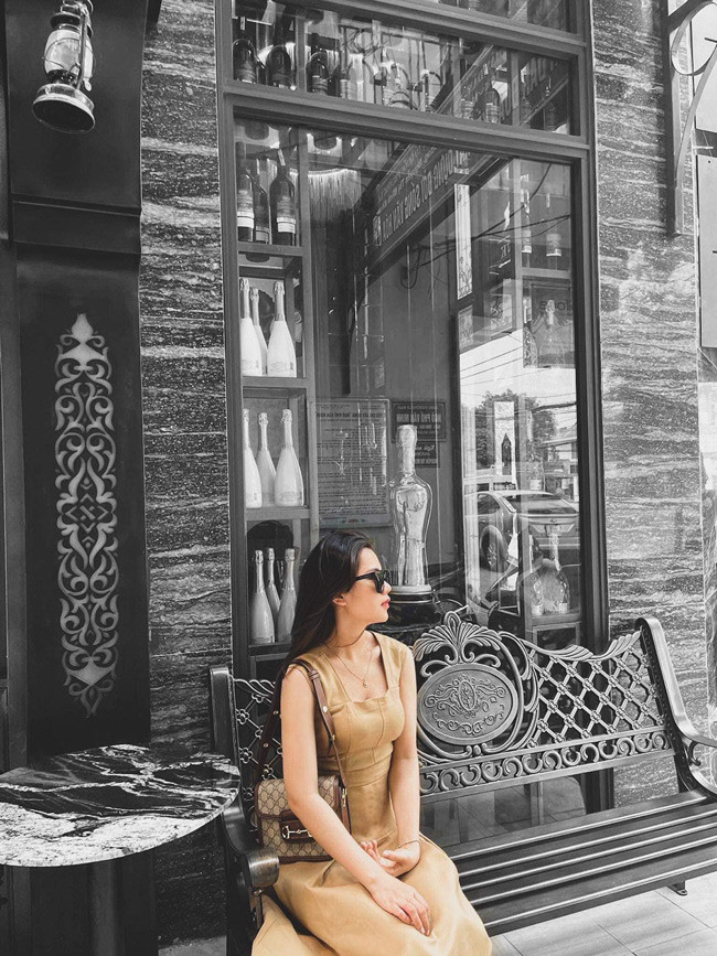 Cô nàng và cô con gái Sunny luôn đồng hành cùng Quế Ngọc Hải trong sự nghiệp sân cỏ.