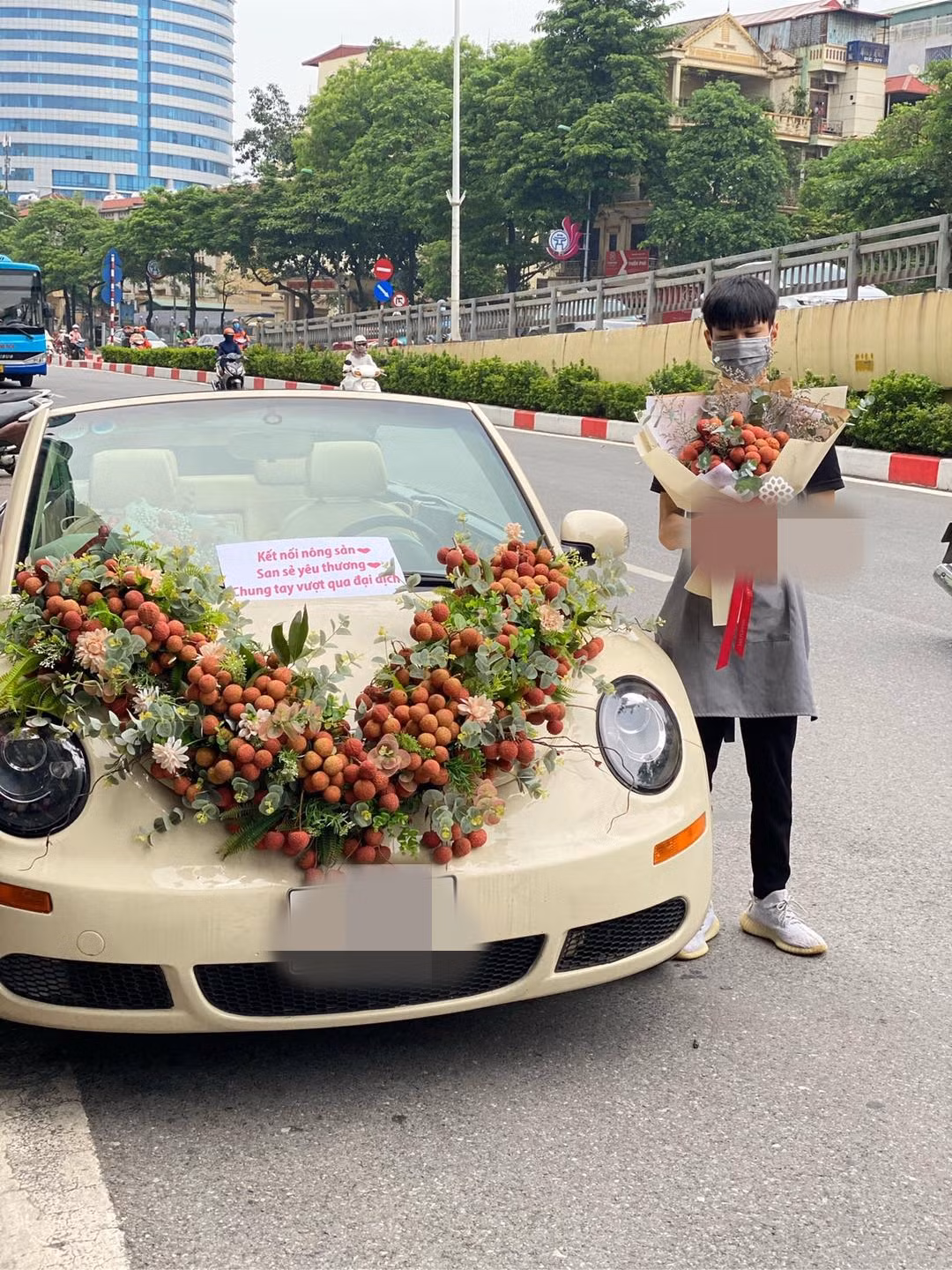 Cách làm mới này như một cách kết nối vải thiều Bắc Giang với người tiêu dùng. Ảnh: Lux Flowers.