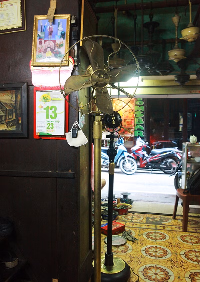 Nhiều nhất là quạt cổ Marelli của Ý vốn được là vua của các loại quạt, các chi tiết đều đạt đến đến độ tinh xảo. Ảnh: Baophapluat.