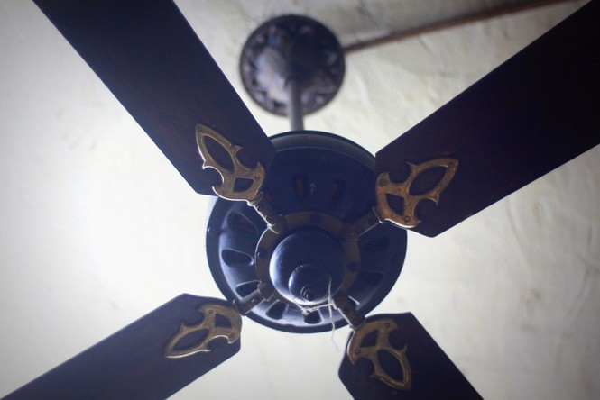 Chiếc quạt trần treo trong nhà này có giá tới 60 triệu đồng. Ảnh: Tiền phong