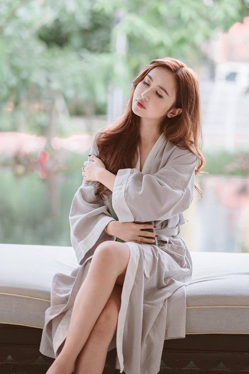  Vợ hai đại gia Minh Nhựa còn thường xuyên đăng tải những hình ảnh đi du lịch xa xỉ. Nguồn ảnh: FBNV.