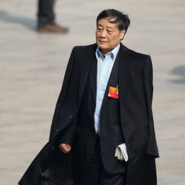  Ông Zong Qinghou mặc quần áo bình thường, ăn đậu phụ và rau ngâm vào bữa trưa với nhân viên trong căng tin và chỉ chi tiêu khoảng 20 đô la một ngày.