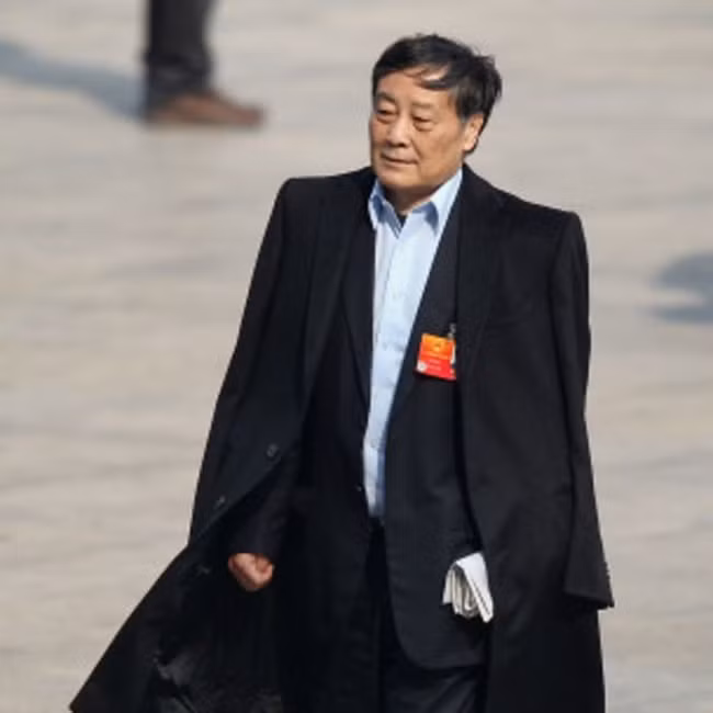  Ông Zong Qinghou mặc quần áo bình thường, ăn đậu phụ và rau ngâm vào bữa trưa với nhân viên trong căng tin và chỉ chi tiêu khoảng 20 đô la một ngày.