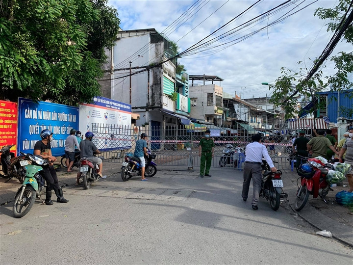 Tieu thuong nghi mac COVID-19, mot cho o Can Tho bi phong toa