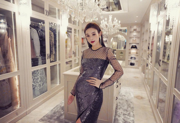 Phòng thay đồ của Huyền Baby không kém một mỹ nhân nào trong showbiz