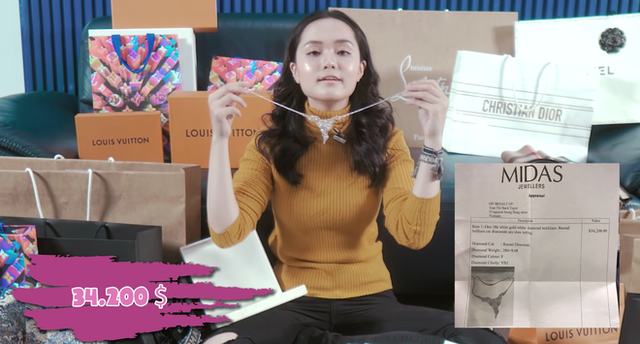 Trong một lần lên sóng bóc giá những món đắt đỏ, Quỳnh Anh khiến khán giả phải trầm trồ bởi có cả chiếc vòng cổ kim cương sương sương 800 triệu đồng. Ảnh: Facebook