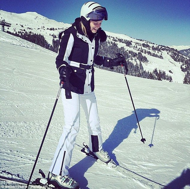 Có nàng tiểu thư đặt trực thăng riêng để đi nghỉ ở dãy núi Alps của Pháp.