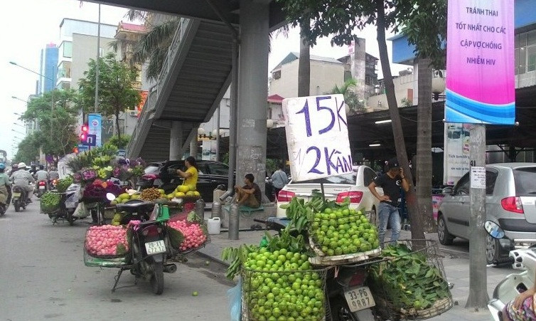 Chẳng hạn "15.000 đồng/1/2 kg" thì số 2 được tô đậm nét, nhìn không kỹ sẽ rất dễ bị nhầm. VTCnews.
