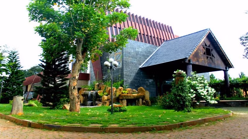 Truoc khi dan than vao BDS, vua cafe so huu nha dat 