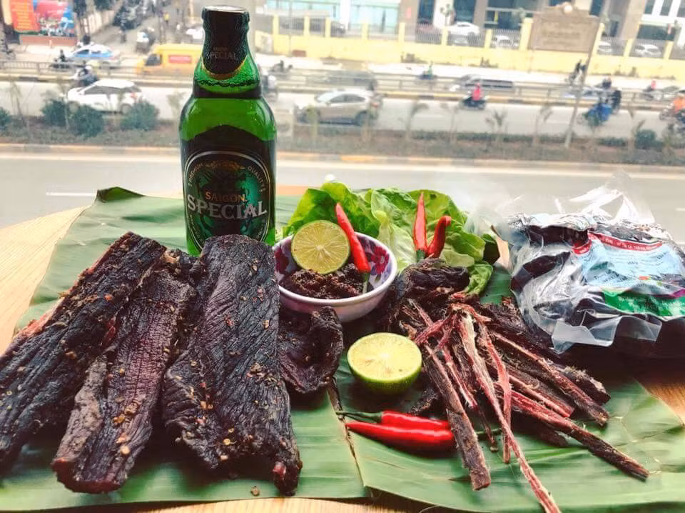 Do lượng đặt nhiều nên chị phải tranh thủ đi gom từ nhiều đại lý để có đủ hàng trả cho khách. Ảnh: Internet