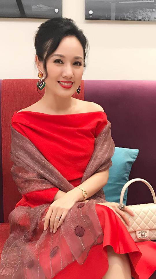 Những set đổ của Hoài Anh luôn xuất hiện bóng dáng của túi xách hot nhất. Trong ảnh là túi Chanel xa xỉ bậc nhất làng mốt. Ảnh: Internet