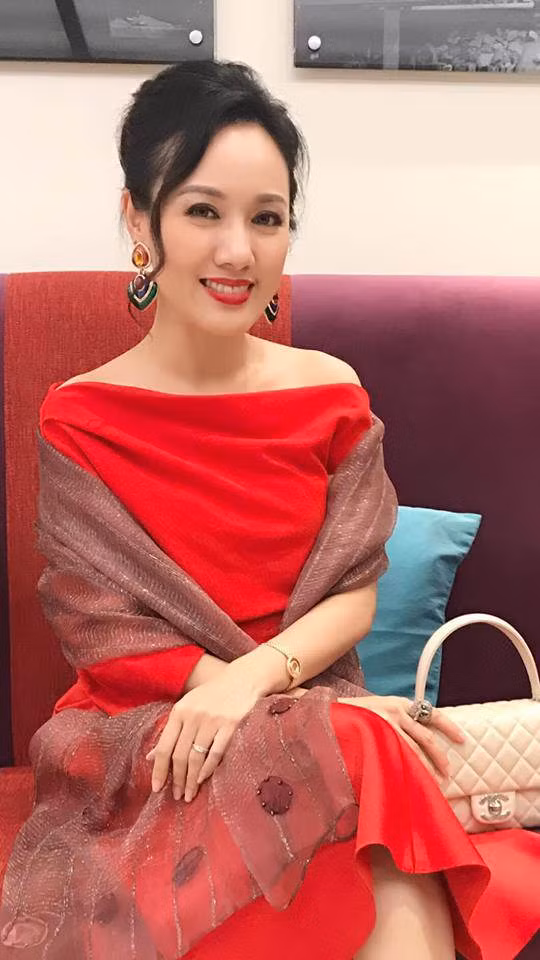 Những set đổ của Hoài Anh luôn xuất hiện bóng dáng của túi xách hot nhất. Trong ảnh là túi Chanel xa xỉ bậc nhất làng mốt. Ảnh: Internet