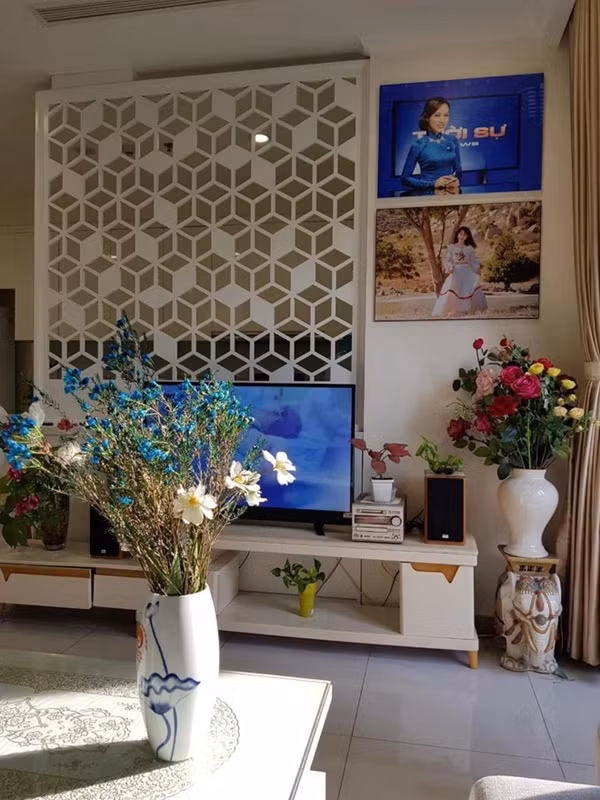 Vách ngăn giúp không gian căn nhà hiện đại hơn. Ảnh: FBNV.